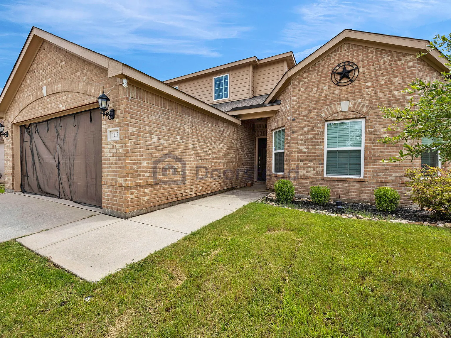 4 bed, 2.5 bath, 2164 sqft, $1,990 — Photo 4