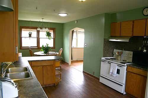 kitchen/dining area