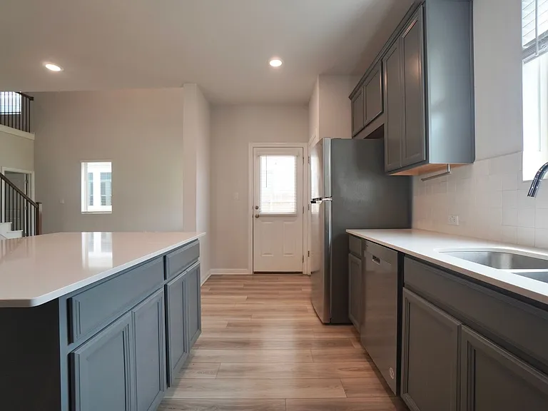 2513 Danbury Ln — Photo 12