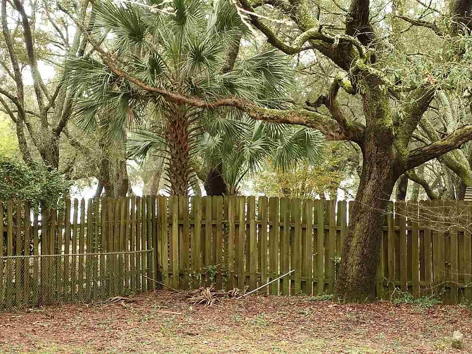 2nd image of 2727 Bayou Blvd