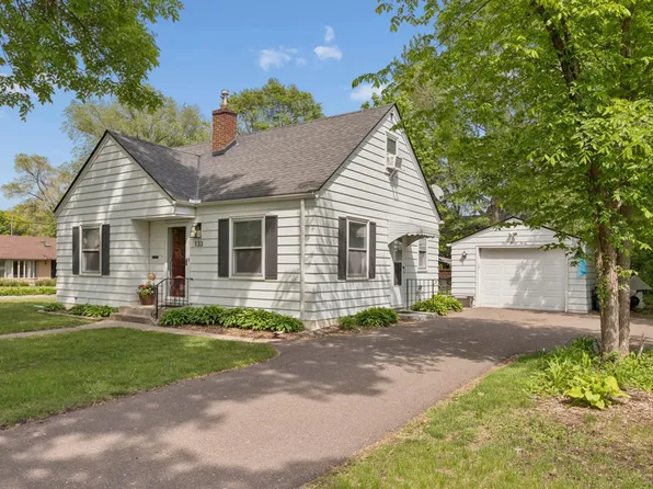 133 Ridgewood Dr, Hopkins, MN 55343