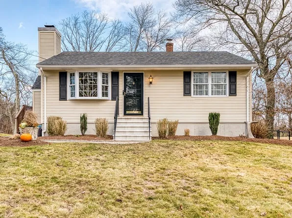 4 Myrtle St, Mendon, MA 01756