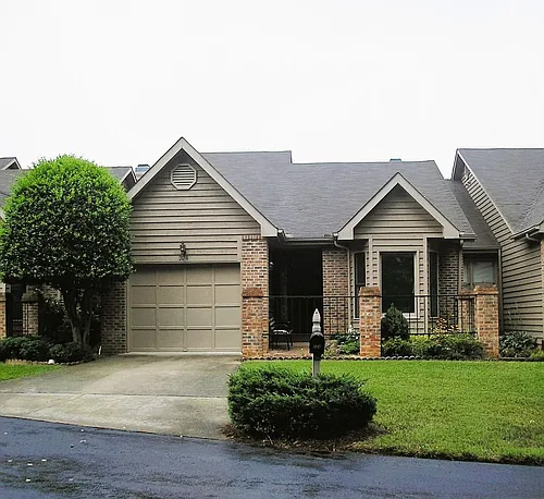 224 Hanover Pl Photo 1