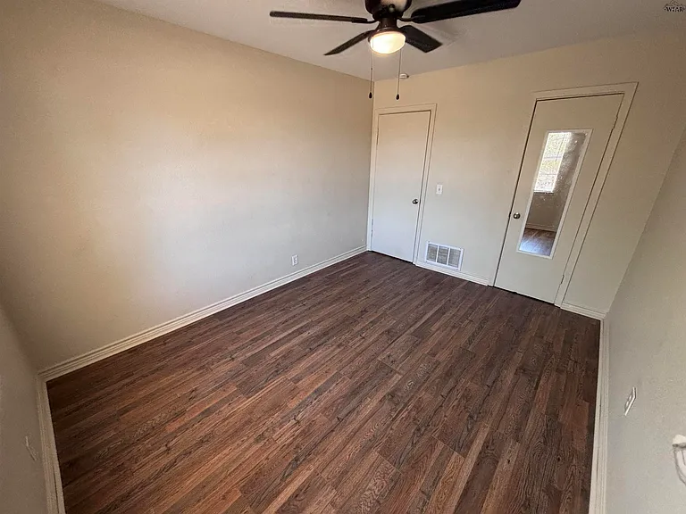 1706 Longview St — Photo 18