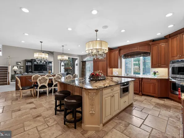 7 Maison Pl, Voorhees, NJ 08043