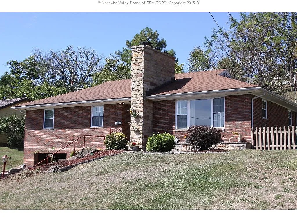 231 Walters St photo 1