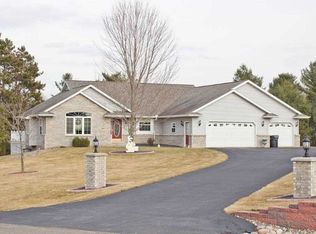 9403 River Pointe Ln, Ringle, WI 54471