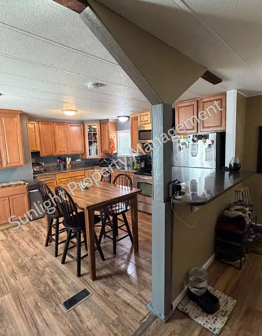3 bed, 2.0 bath, 1280 sqft, $1,295 — Photo 3