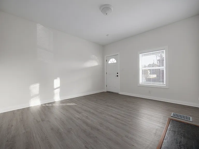107-109 Midland Ave — Photo 26