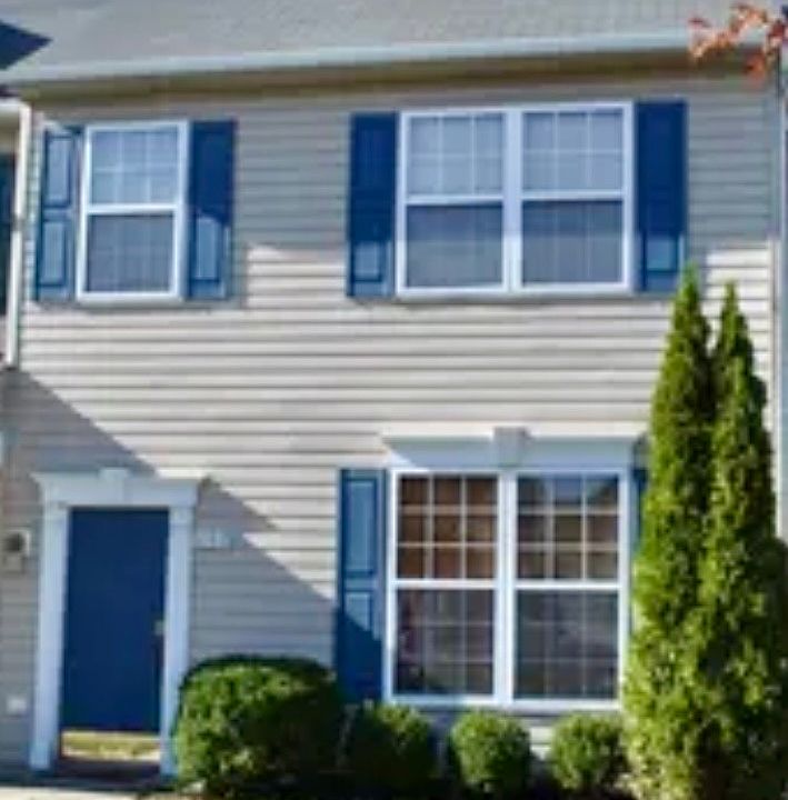 1st image of 302 Leontyne Pl