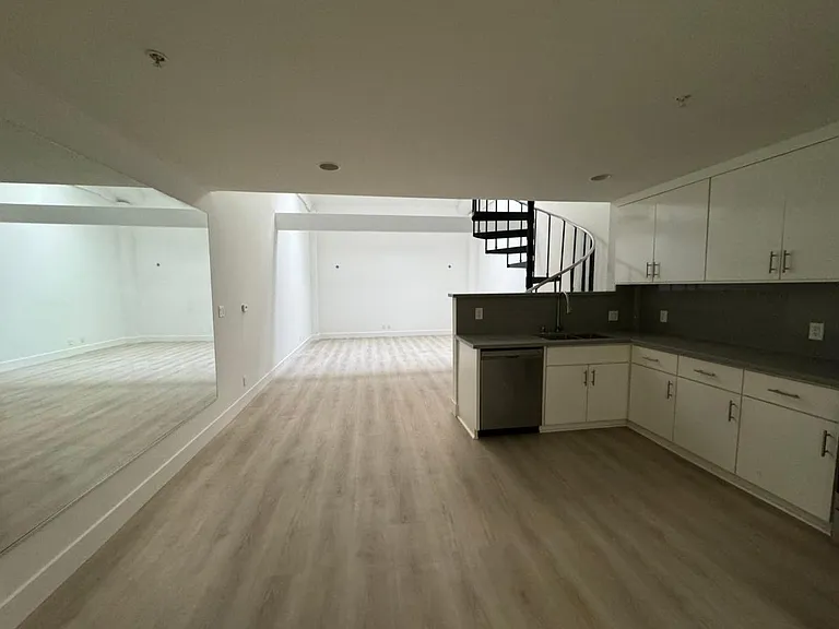 1043 S Grand Ave — Photo 7