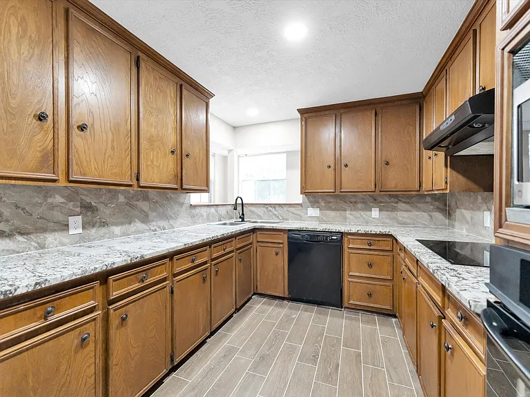 8102 Autumn Willow Dr — Photo 46