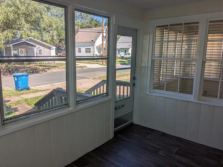 Front Screened Porch
(And door to front entrance)