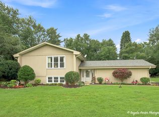 2211 Lamb Rd, Woodstock, IL 60098