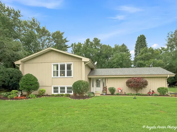 2211 Lamb Rd, Woodstock, IL 60098