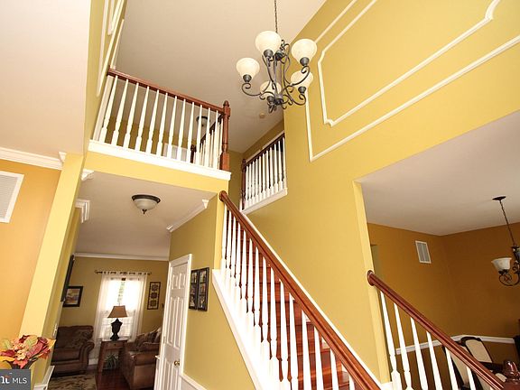 2nd image of 120 Lakeside Dr