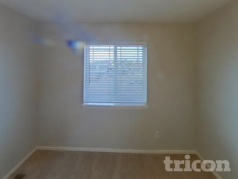 7335 Dobbs Dr — Photo 14