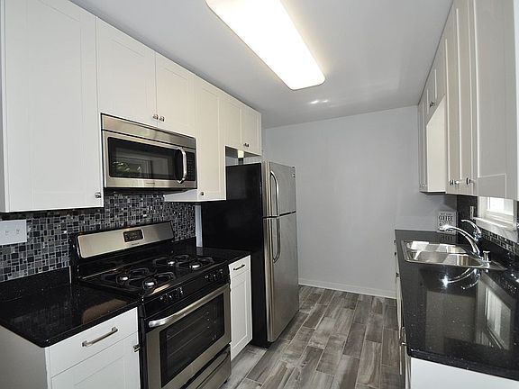 2nd image of 4216 Wooddale Ave