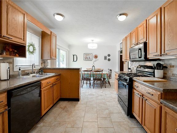 4th image of 589 Palmer Dr