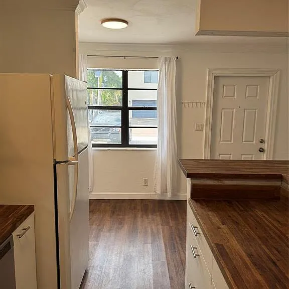 520 NE 58th St — Photo 8