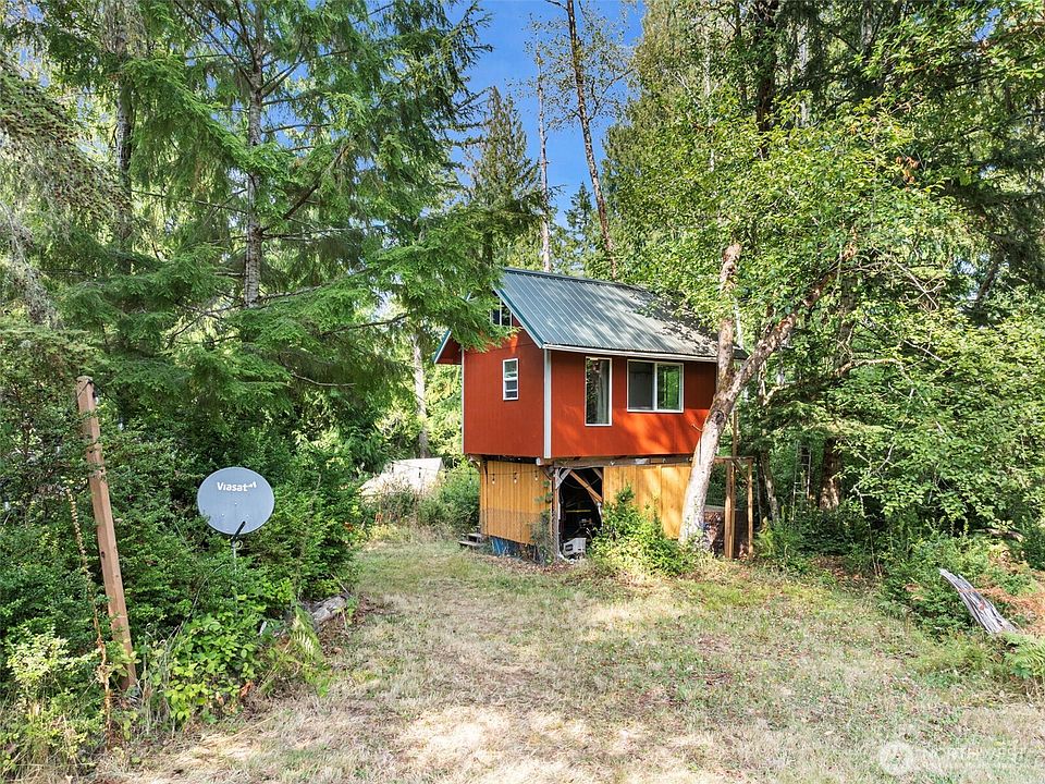 1st image of 623 208th Avenue NW