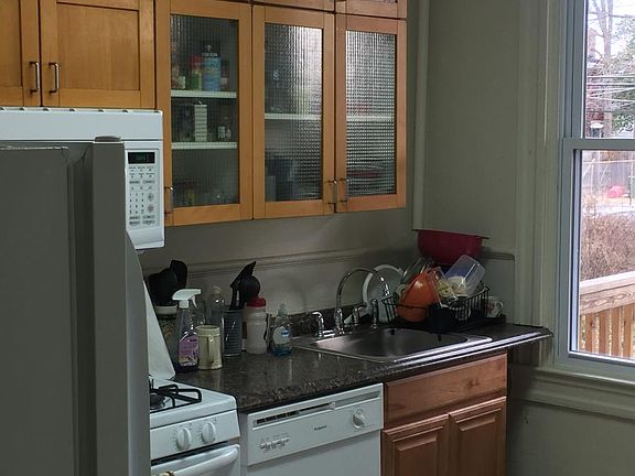 Spacious kitchen with dishwasher