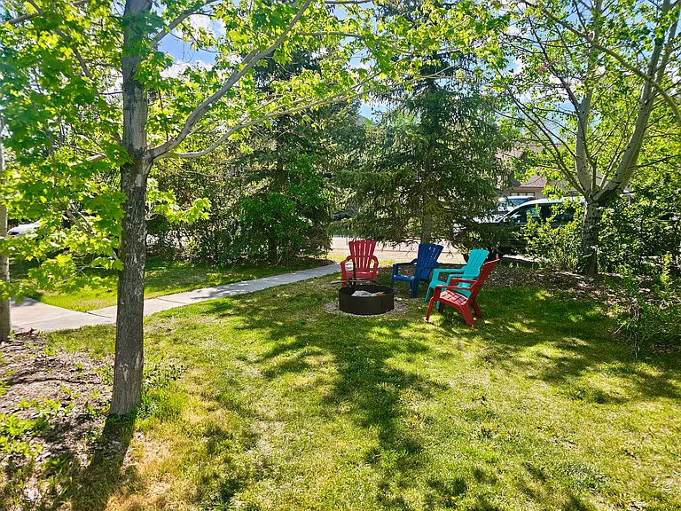 3866 Holiday Curve Dr — Photo 16