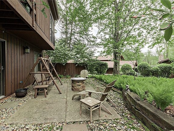 4th image of 1936 Hemlock Dr