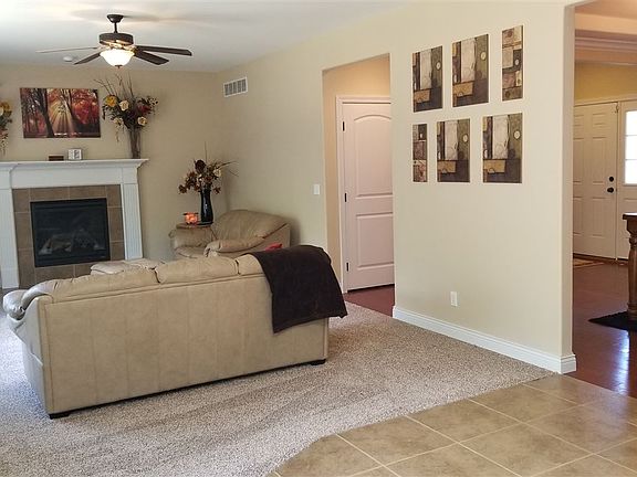 3rd image of 501 Lakemper Dr
