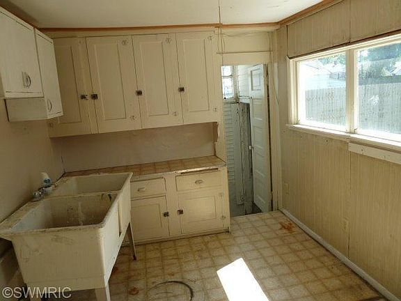 3rd image of 2251 Dalton Ave SW