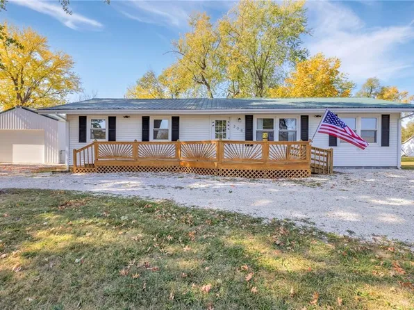 308 Lincoln St, Paola, KS 66071