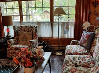 125 E Lake Dr, Dingmans Ferry, PA 18328