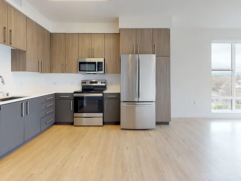 777 Hamilton — Photo 15