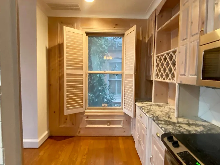 2508 State St #6 — Photo 3