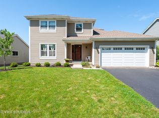 1573 Candlewood Dr, Crystal Lake, IL 60014