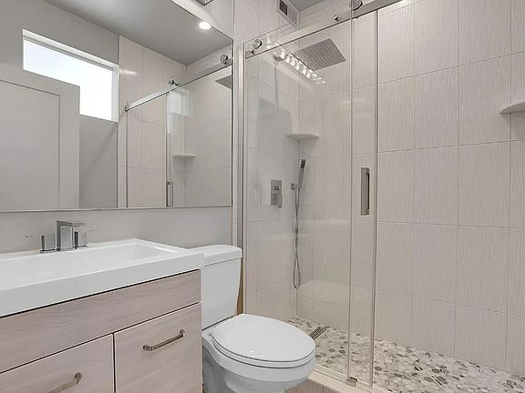 1st Floor Full Bathroom