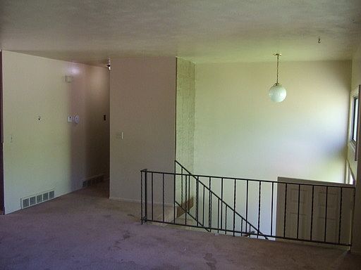 2nd image of 860 E Chariot Dr
