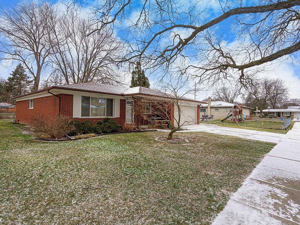 1st image of 31835 Wellston Dr