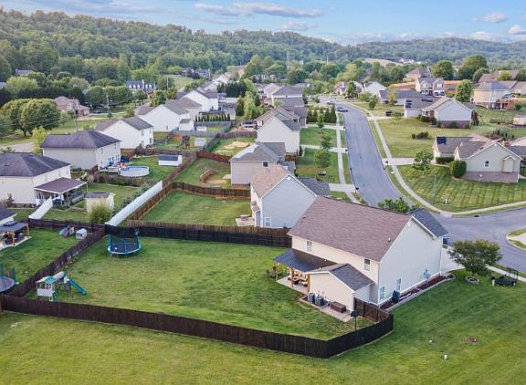 3rd image of 2028 Falling Leaf Dr