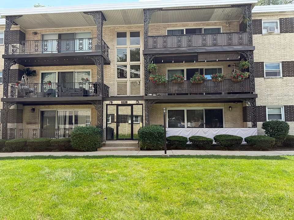 1st image of 301 E Plainfield Rd APT 2
