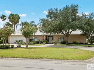 909 Palm Valley Dr E, Palm Valley, TX 78552