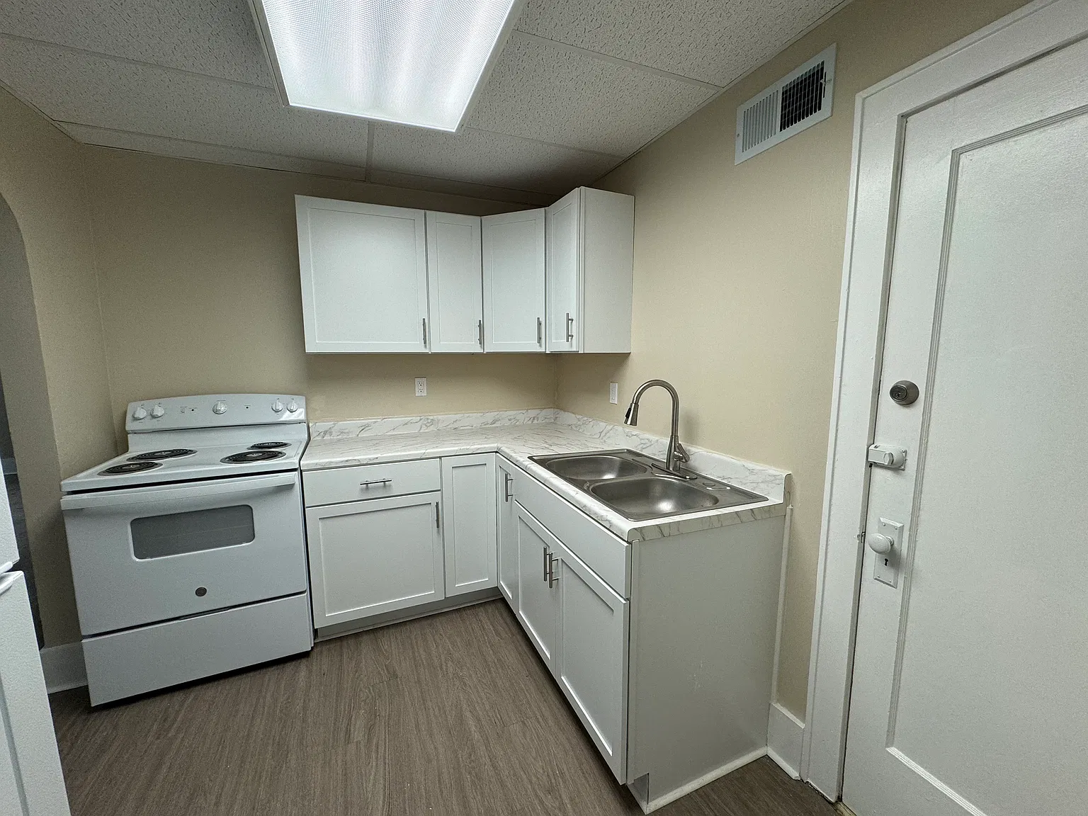 1 bed, 700 sqft, $600 — Photo 3