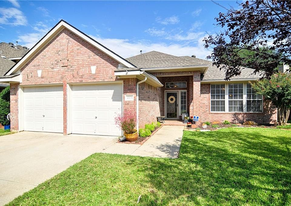 1st image of 2103 Knob Hill Dr