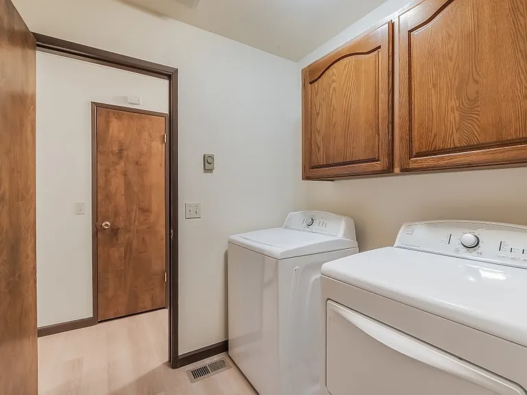730 E Gregory Ln — Photo 19