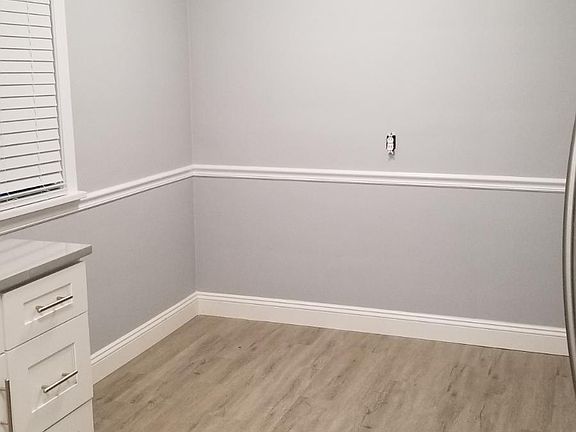 4th image of 20700 Naumann Ave