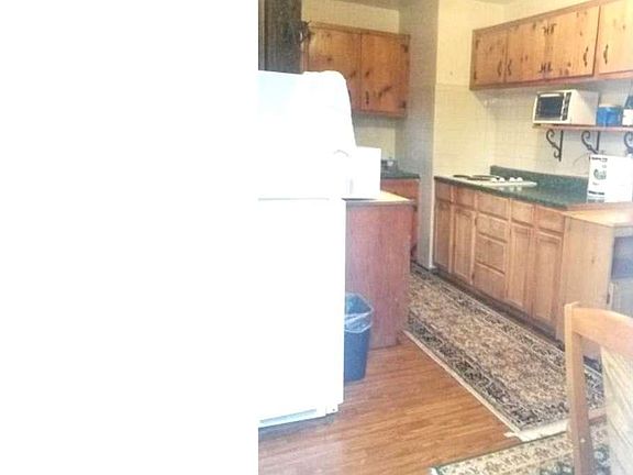 3rd image of 4 Spruce Blvd