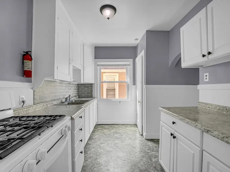 1581 Empire Ave #1 — Photo 10