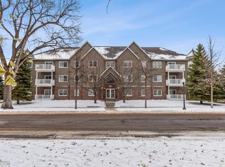404 8th St S APT 204, Fargo, ND 58103
