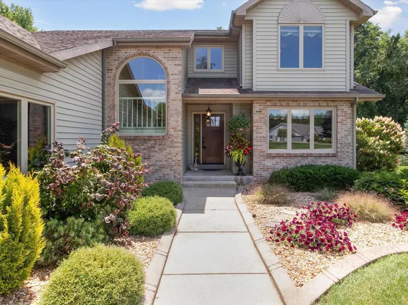 30880 Field Stone Dr, Granger, IN 46530