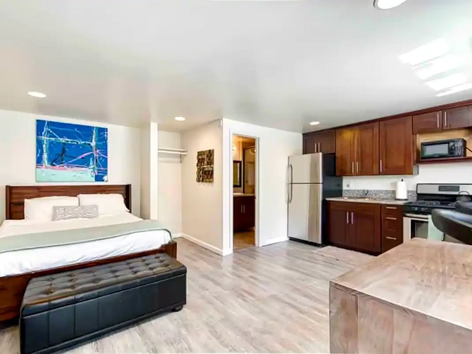 1st image of 737 Emerald Ct #1